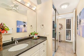 Combined shower/bathtub, hair dryer, towels, soap