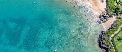 Beach nearby, sun loungers, beach towels