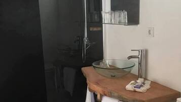 Dusche, Regendusche, Haartrockner, Handtücher