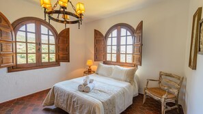 6 quartos, ferros/tábuas de passar roupa, berço de viagem, Wi-Fi