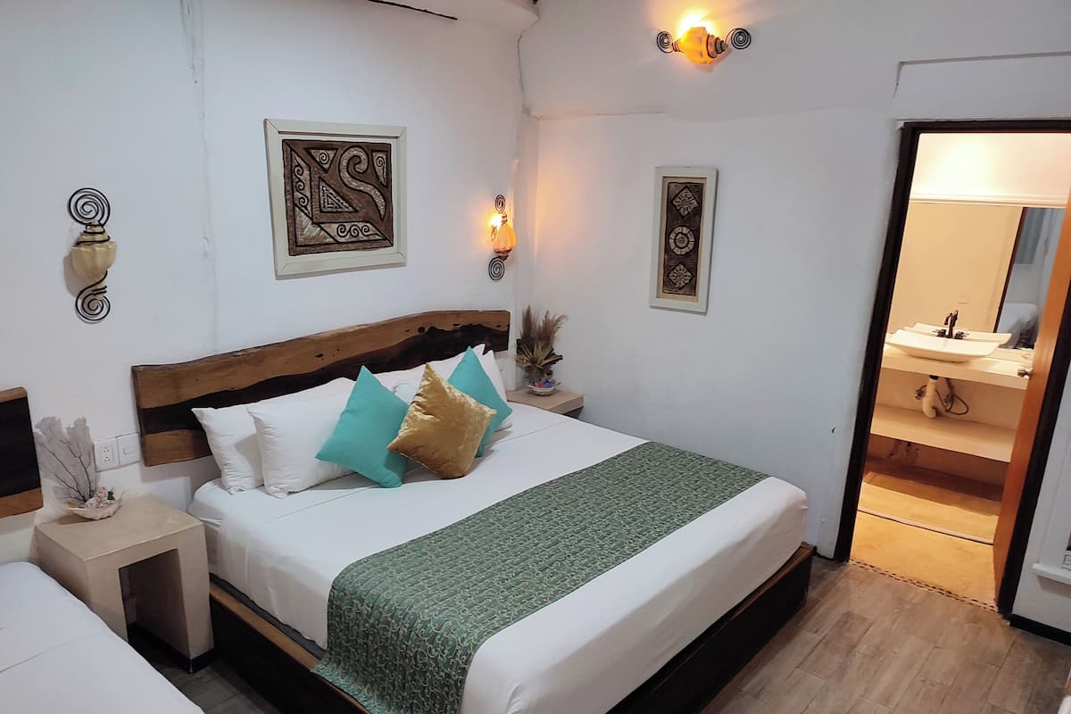 Junior Suite, Garden View | 1 bedroom, minibar, in-room safe, iron/ironing board