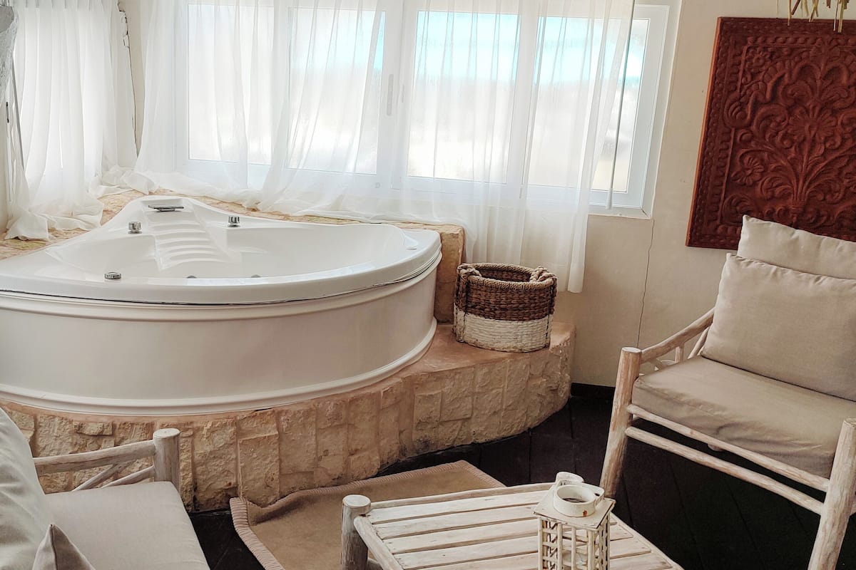 Honeymoon Suite, Oceanfront | 1 bedroom, minibar, in-room safe, iron/ironing board