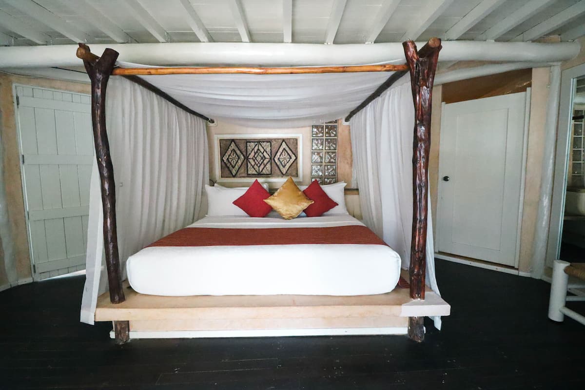 Deluxe Room, Ocean View, Ground Floor | 1 bedroom, minibar, in-room safe, iron/ironing board
