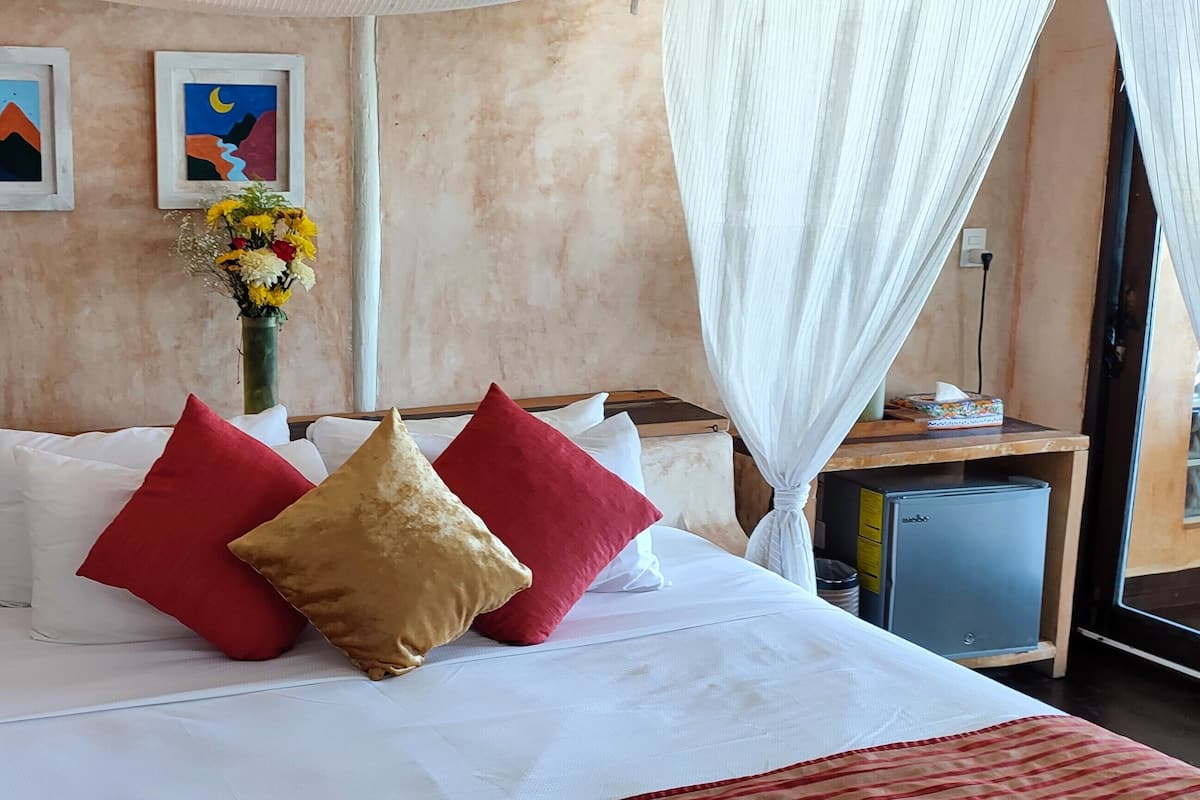 Junior Suite, Ocean View | 1 bedroom, minibar, in-room safe, iron/ironing board