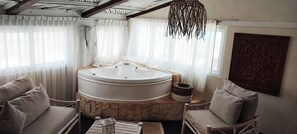 Private spa tub - Villa Las Estrellas Tulum - located at the party zone (Tulum)