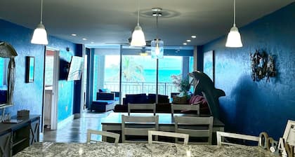 La Brisa - Ocean Views Across from Smathers Beach