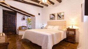 3 habitaciones, tabla de planchar con plancha, cuna de viaje y wifi
