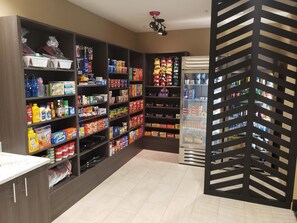 Gift shop - Simple Suites Boise Airport (Boise)