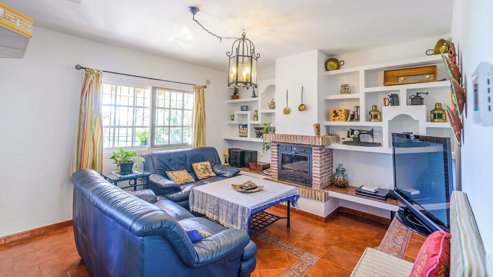 Fireplace, ping pong, stereo