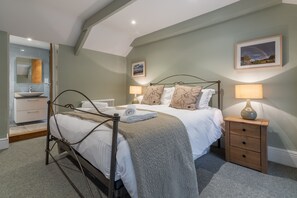3 slaapkamers, een strijkplank/strijkijzer, wifi, beddengoed