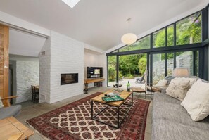TV connectée, cheminée
