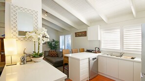 Interior - Beach Belle Lorne - Charming Beach Home (Lorne)