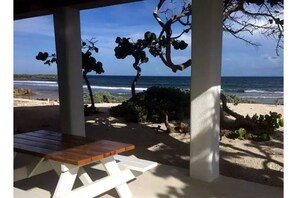 Plage à proximité, chaise longue, serviettes de plage