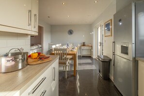 Réfrigérateur, micro-ondes, four, lave-vaisselle