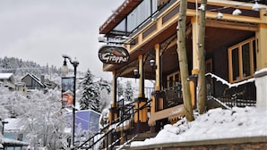 A building with a sign reading "Grappa" and a balcony with railings.