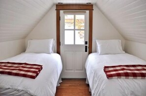 2 bedrooms, WiFi, bed sheets - 109 Woodside Avenue: Renovated Historic House in Old Town, Park City (Park City)