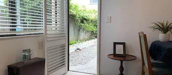 Apartment Ahuriri short stroll to beach.<br>