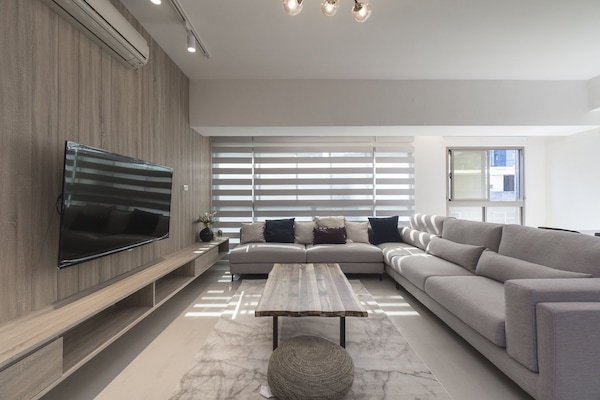 Stunning Living Room:
• 55" Smart TV
• Large Comfy Sofa
• Natural Lighting