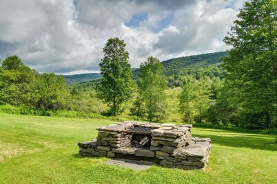 Quiet Catskills Getaway w/ Deck & Mtn Views