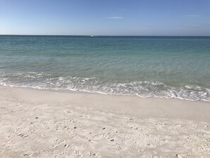 Beach nearby, sun loungers, beach towels