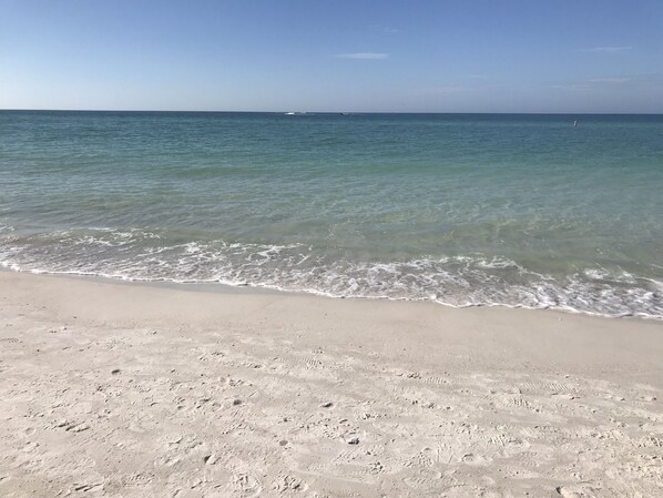 Beach nearby, sun-loungers, beach towels