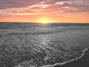 Beach nearby, sun loungers, beach towels