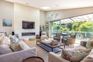 Living area - Luxury at Palm Beach is just a 5 min walk to Palm Beach (Waiheke Island)