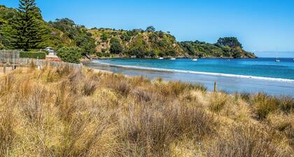 Luxury at Palm Beach is just a 5 min walk to Palm Beach