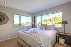 4 bedrooms, iron/ironing board, Internet, bed sheets - Luxury at Palm Beach is just a 5 min walk to Palm Beach (Waiheke Island)