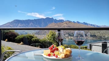 3 Bedrooms Duplex | Balcony view