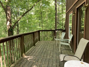 Property grounds - Hocking Hills Serenity Chalet with Hot tub! (New Plymouth)