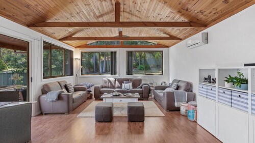 Peaceful pet friendly bushland escape