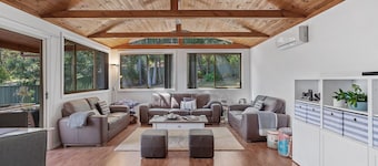 Peaceful pet friendly bushland escape