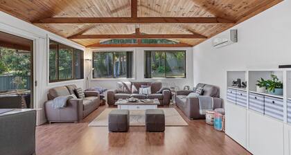 Peaceful pet friendly bushland escape