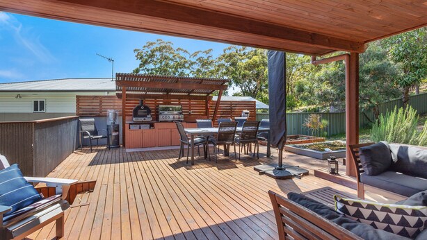 Outdoor dining - Ocean Beach Road, 22 (Shoal Bay)