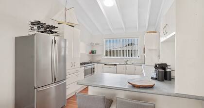 Peaceful pet friendly bushland escape