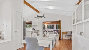 Dining - Ocean Beach Road, 22 (Shoal Bay)