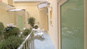 Unclassified image, 4 of 20, button - NapulitanDream (Naples)