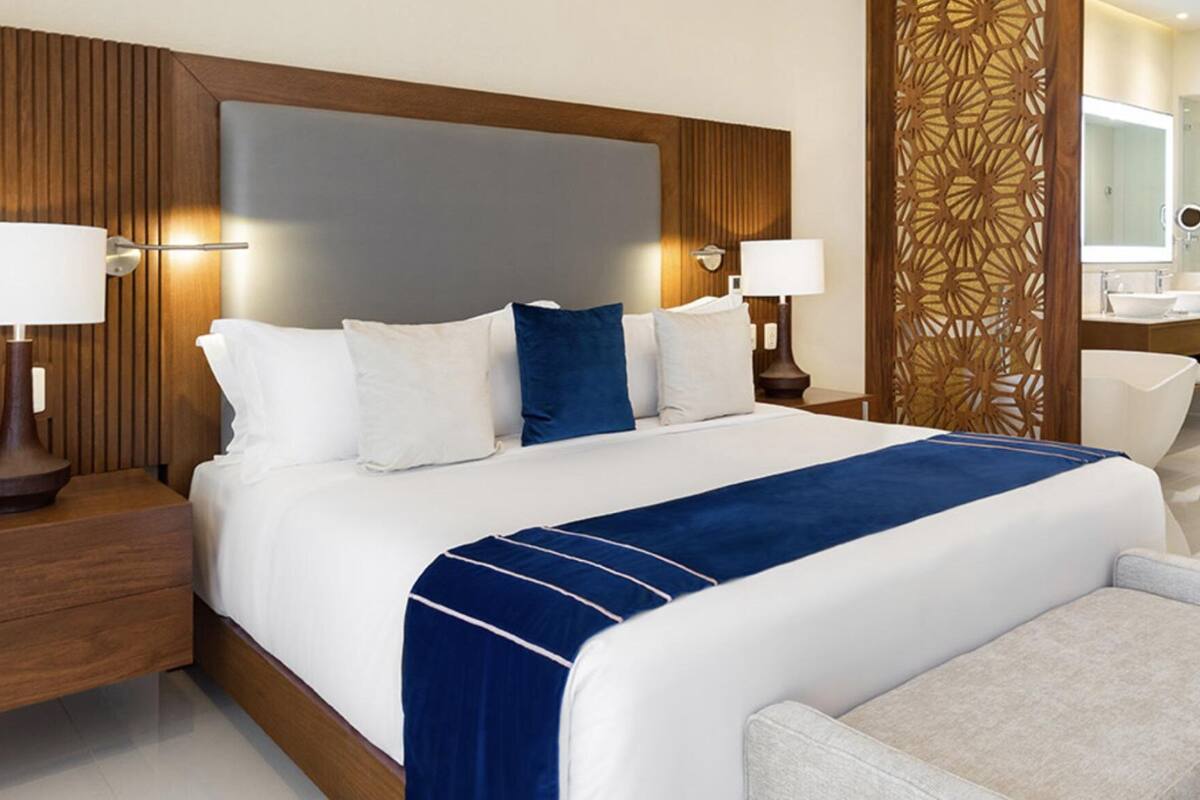 2 bedrooms, in-room safe, iron/ironing board, wifi