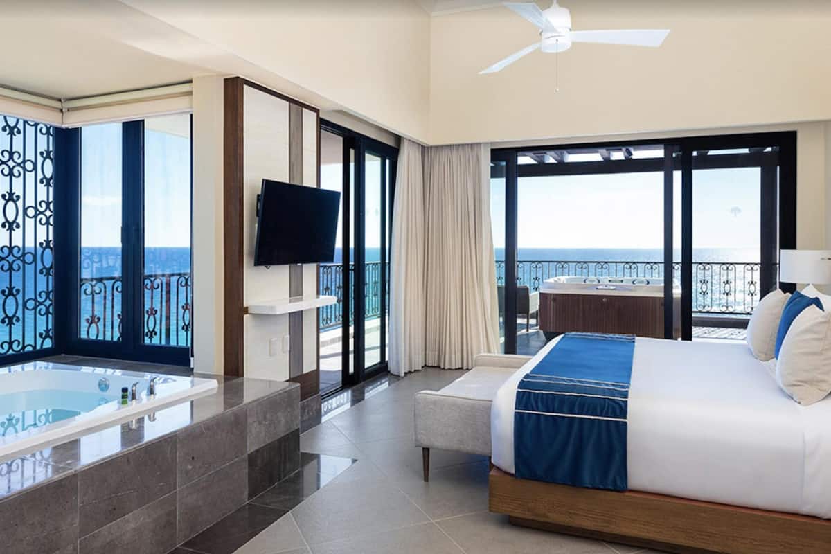 2 bedrooms, in-room safe, iron/ironing board, wifi