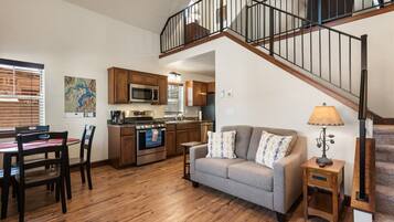 House | Living room | TV, fireplace
