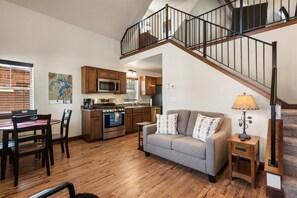 Living room - Ps1-672 Lakeshore Retreat (Sandpoint)
