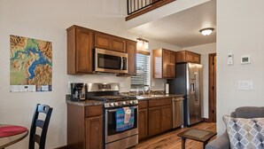 House | Private kitchen | Dishwasher, cookware/dishes/utensils - Ps1-672 Lakeshore Retreat (Sandpoint)