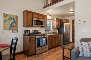 House | Private kitchen | Dishwasher, cookware/dishes/utensils - Ps1-672 Lakeshore Retreat (Sandpoint)