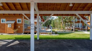 House | Property grounds - Ps1-672 Lakeshore Retreat (Sandpoint)