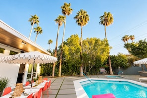 Outdoor pool, sun loungers - The Rosalie by AvantStay (Palm Springs)
