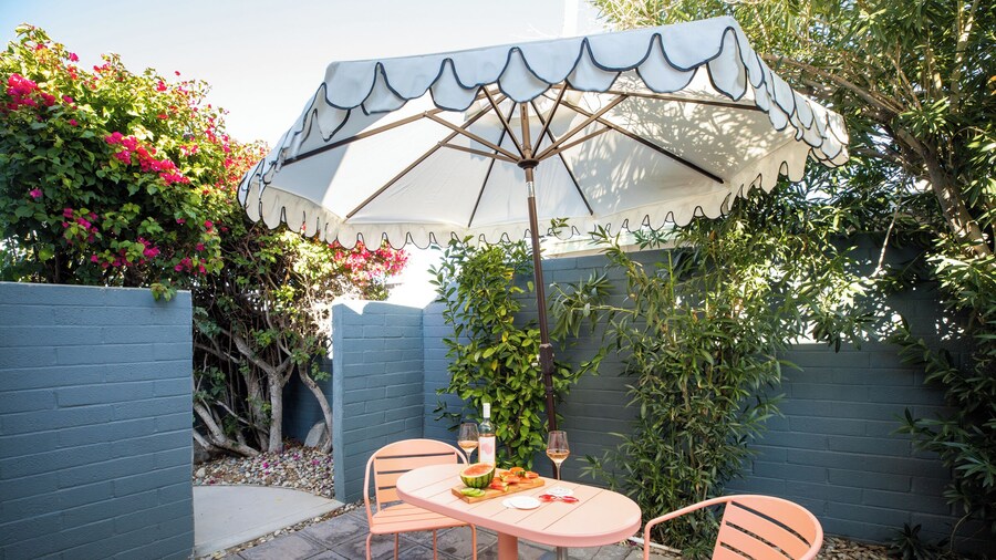 The Wesley by AvantStay – Mid-Century Modern Oasis with Pool