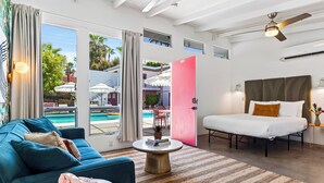 Deluxe King Studio | Premium bedding, WiFi (free), individually decorated - The Rosalie by AvantStay (Palm Springs)