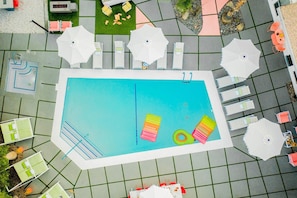 Outdoor pool, free cabanas, sun loungers - The Wesley by AvantStay (Palm Springs)