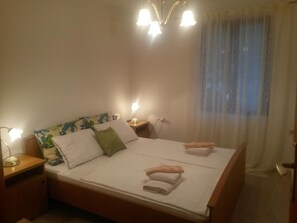 2 bedrooms, iron/ironing board, free WiFi, bed sheets